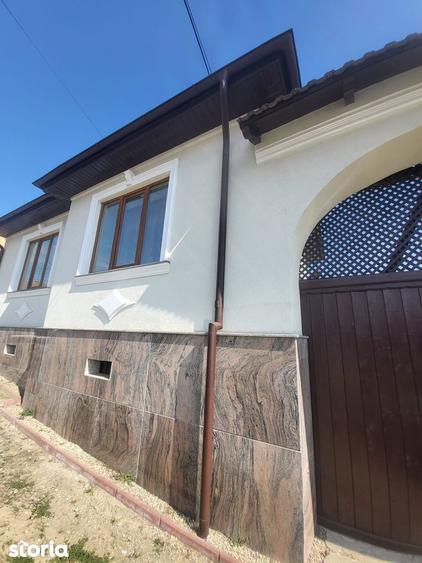 Casă cu 5 camere cu Canalizare în Câlnic