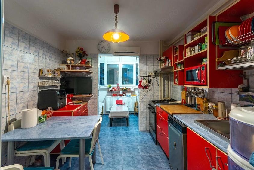 Apartament cu 3 camere semidecomandat în Basarabia
