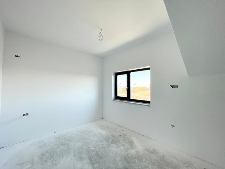 Duplex cu 3 camere cu Canalizare în Moșnița Nouă