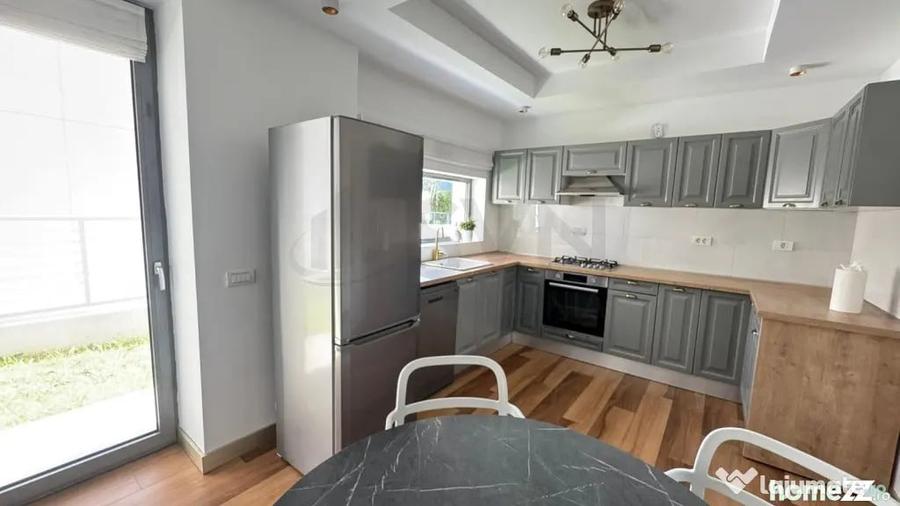 Casă cu 7 camere cu Teren 620 Mp în Central