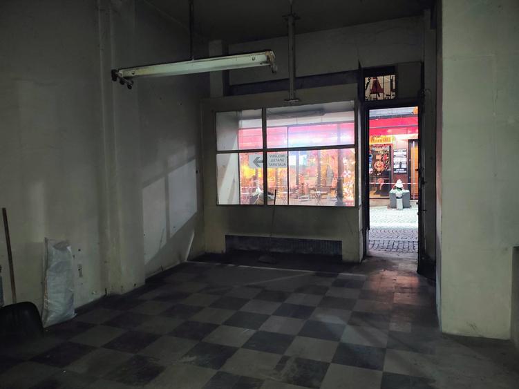 Spațiu comercial, de 82.779998779297 mp, în Centrul Istoric