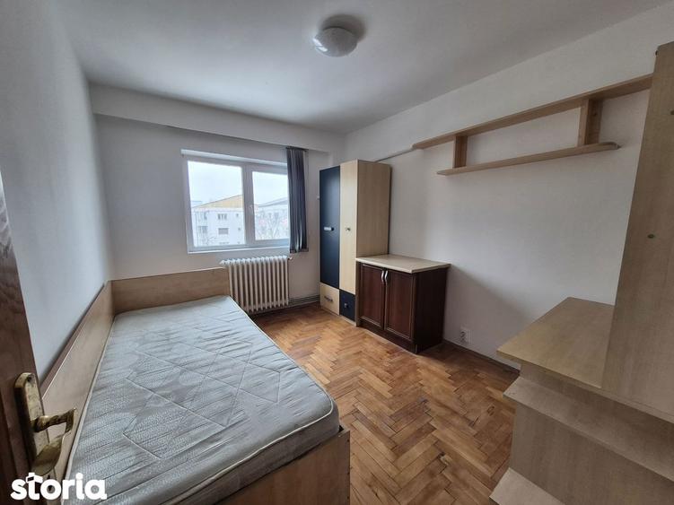 Apartament cu 3 camere decomandat în Canta