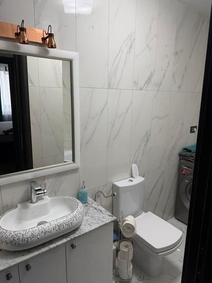 Apartament cu 4 camere decomandat, mobilat în Titan