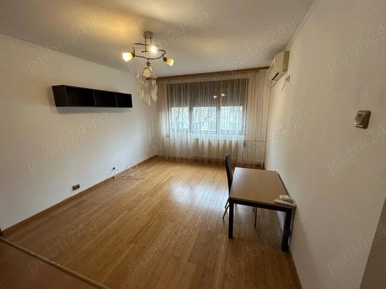 Apartament cu 3 camere semidecomandat în Central