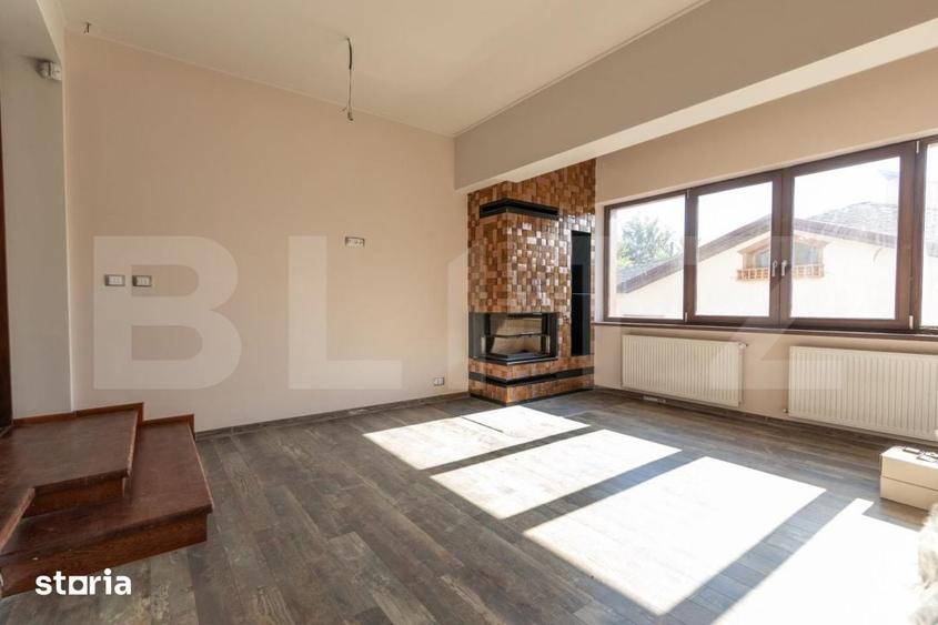 Casă cu 8 camere cu Teren 1600 Mp în Răzvad