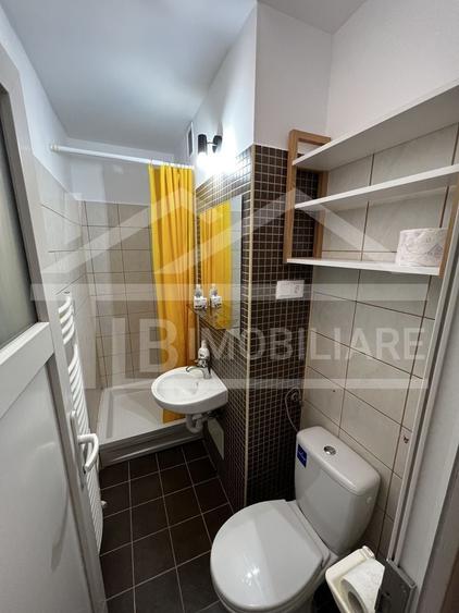 Apartament cu 4 camere decomandat, mobilat în 7 Noiembrie