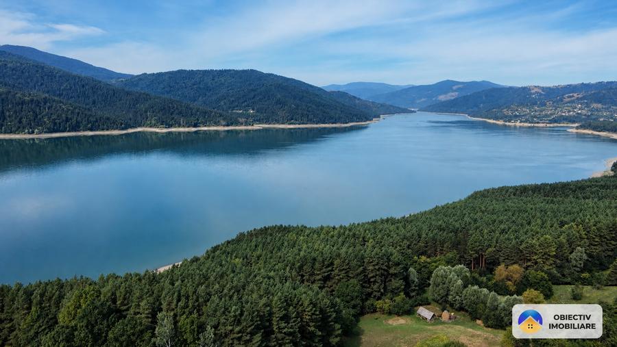 Teren intravilan de 5800 mp, în Hangu