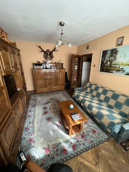 Apartament cu 4 camere semidecomandat în Motru