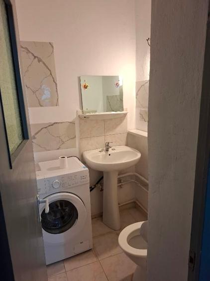 Apartament cu 3 camere semidecomandat, mobilat în Tătărași