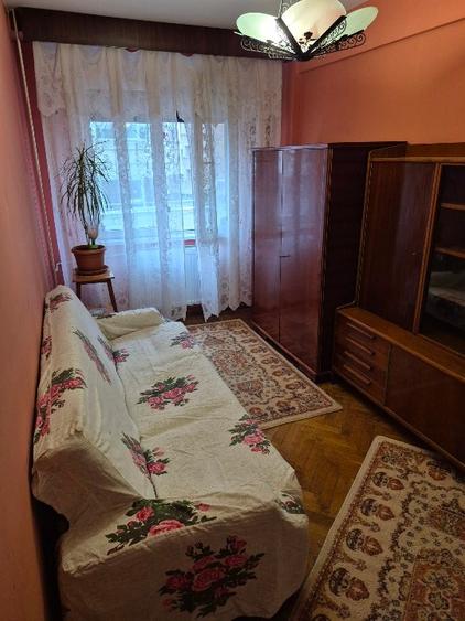 Apartament cu 3 camere semidecomandat, mobilat în Ultracentral