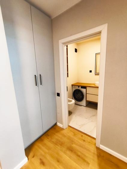 Apartament cu 3 camere semidecomandat în Florești