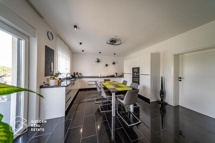 Casă individuală cu 6 camere cu Teren 1327 Mp în Frumușeni