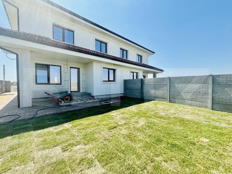 Duplex cu 5 camere cu Teren 250 Mp în Săcălaz