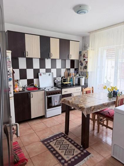 Casă cu 4 camere cu Teren 2300 Mp în Bradu