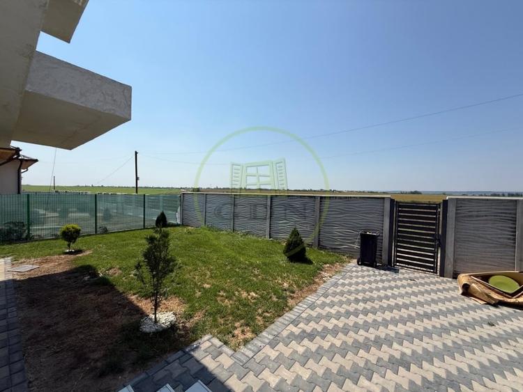 Casă individuală cu 6 camere cu Canalizare în Preajba