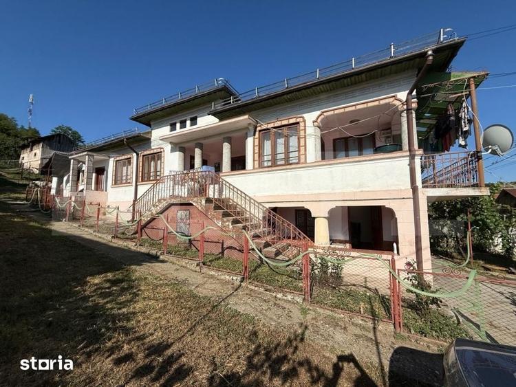 Casă cu 4 camere cu Teren 1100 Mp în Central