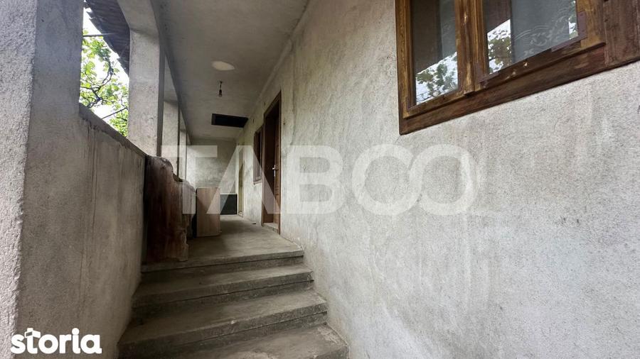 Casă cu 2 camere cu Teren 60 Mp în Rășinari