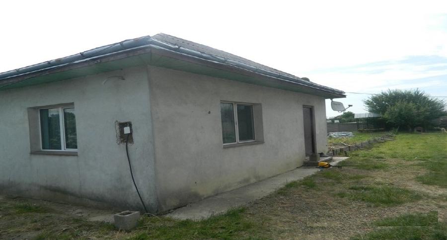 Casă individuală cu 1 camere cu Teren 822 Mp în Liteni
