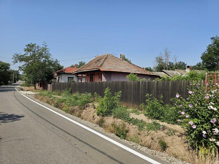 Casă cu 4 camere în Frăsinet