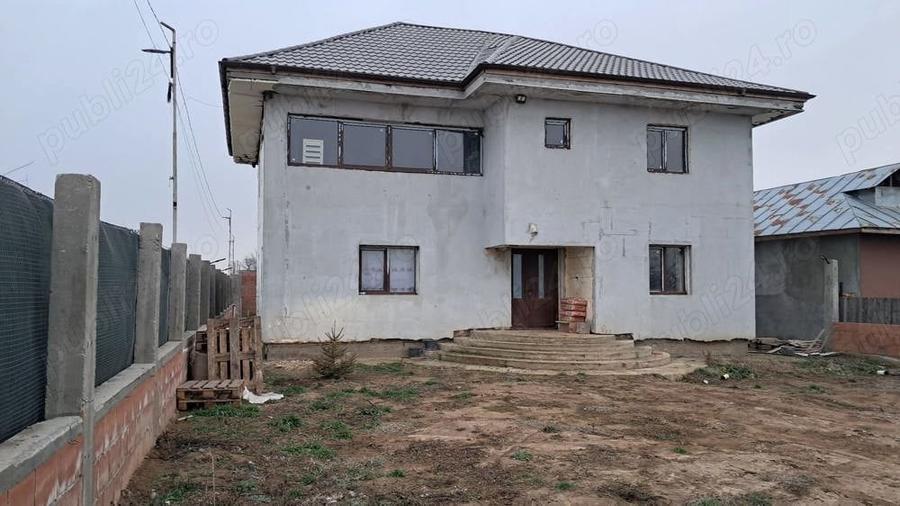 Casă cu 4 camere cu Teren 750 Mp în Novaci