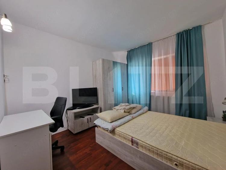 Apartament cu 3 camere semidecomandat în Central