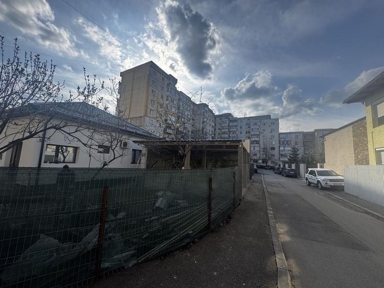 Casă cu 4 camere decomandat cu Teren 200 Mp în Central