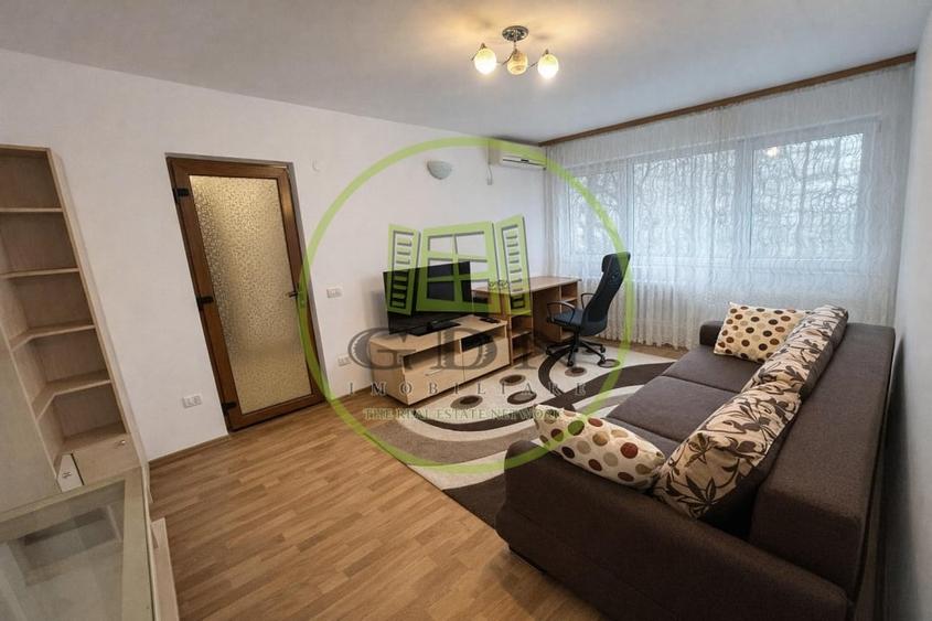 Apartament cu 2 camere semidecomandat, mobilat în Pajura