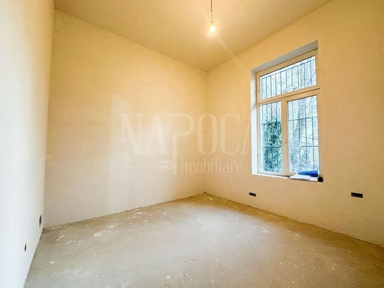 Apartament cu 4 camere decomandat în Central
