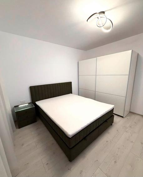 Apartament cu 3 camere semidecomandat în Aradului