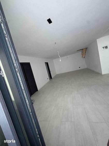Casă cu 5 camere cu Teren 175 Mp în Tineretului