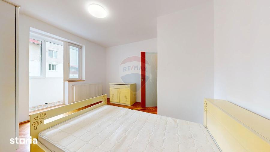 Apartament cu 4 camere, mobilat în Central