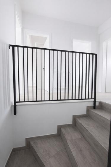 Duplex cu 5 camere cu Piscina în Bujoreni