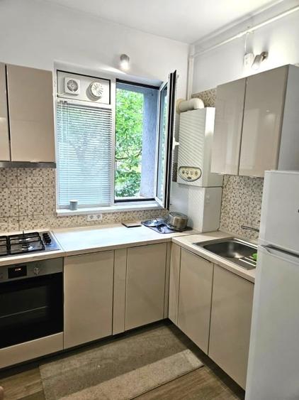 Apartament cu 2 camere semidecomandat, mobilat în Eroii Revoluției