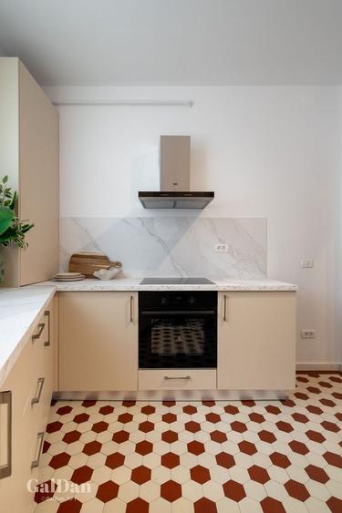 Apartament cu 4 camere, mobilat în Universitate