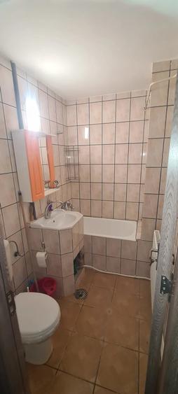 Apartament cu 2 camere decomandat în Romanești