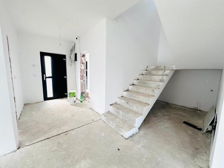 Duplex cu 5 camere cu Canalizare în Urseni