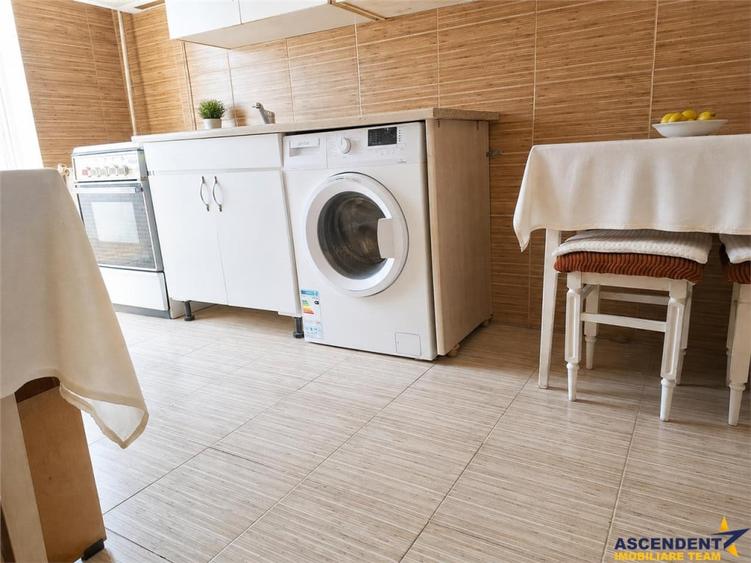 Apartament cu 3 camere decomandat în Drumul Poienii