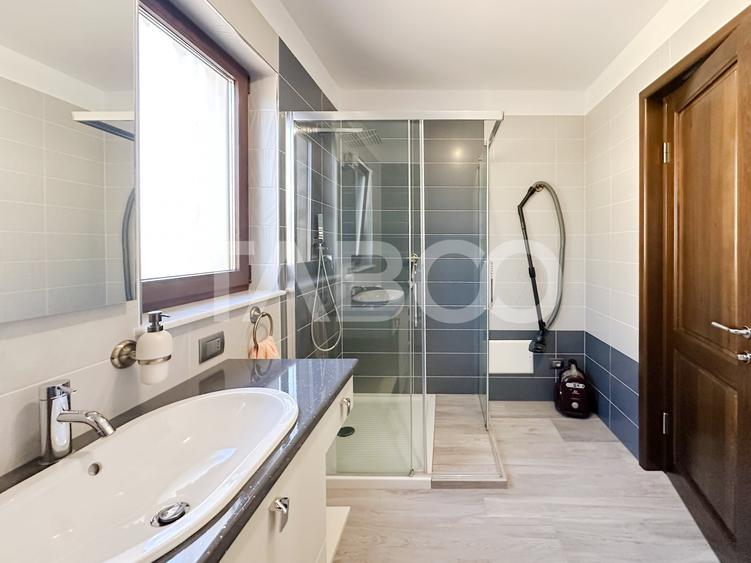 Casă individuală cu 6 camere cu Canalizare în Someșeni