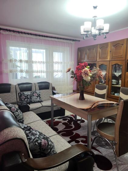 Apartament cu 3 camere semidecomandat în Central