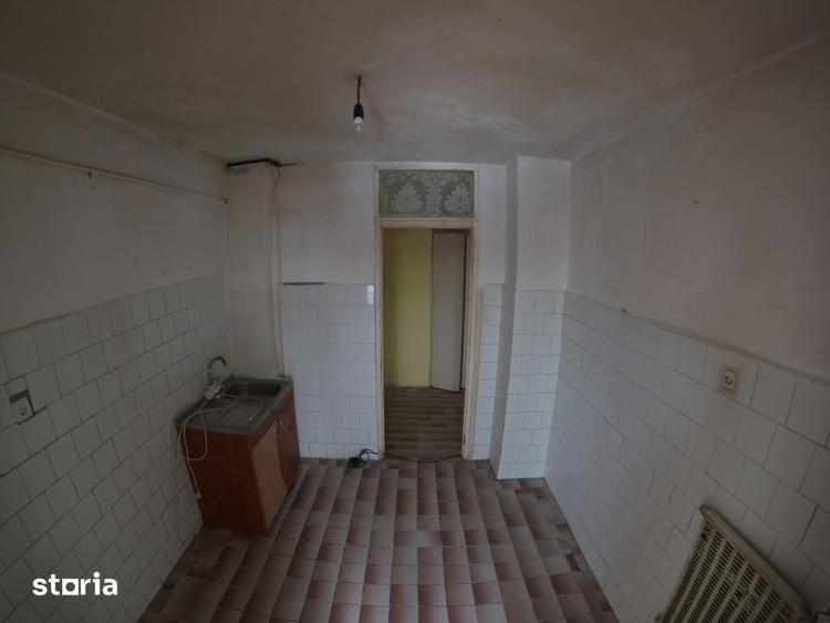 Oportunitate de Investitie: Apartament cu Doua Camere decomandat - 4