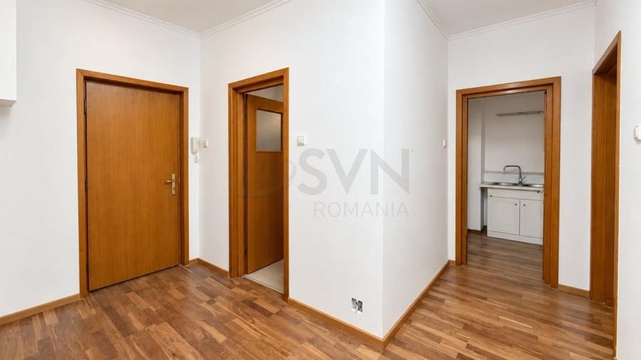 Apartament cu 8 camere decomandat în Kiseleff