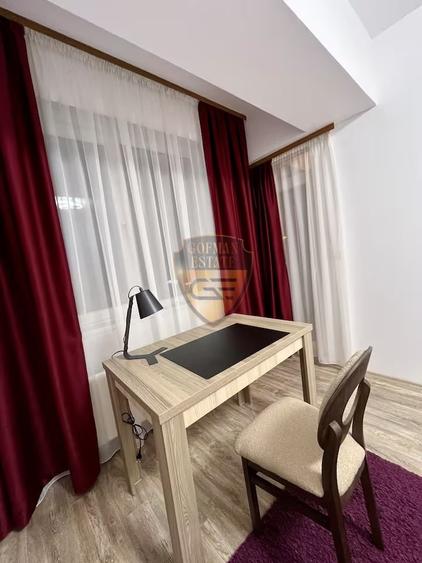 Apartament cu 3 camere decomandat, mobilat în Mamaia
