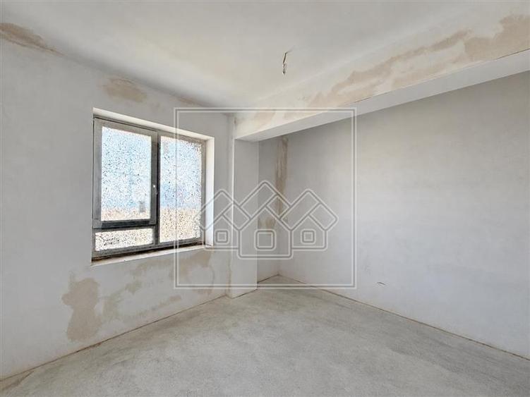 Apartament cu 2 camere decomandat în Exterior Vest