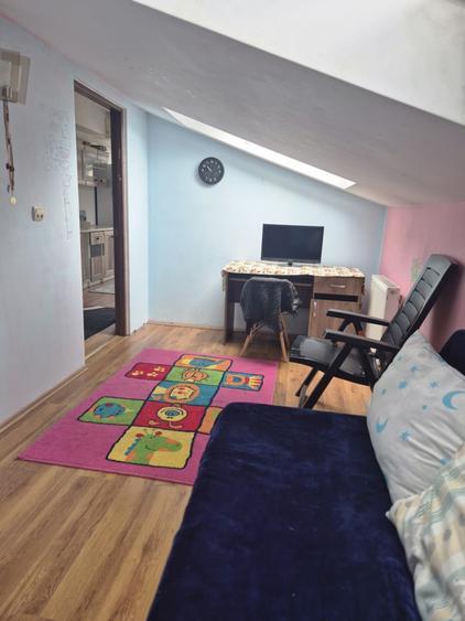 Apartament cu 3 camere semidecomandat, mobilat în Florești