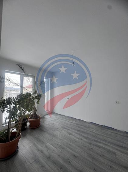 Casă individuală cu 5 camere cu Canalizare în Bariera Vâlcii