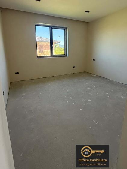 Casă cu 4 camere cu Teren 500 Mp în Recea