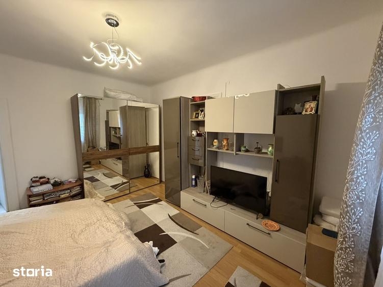 Apartament cu 3 camere semidecomandat în Gara de Nord