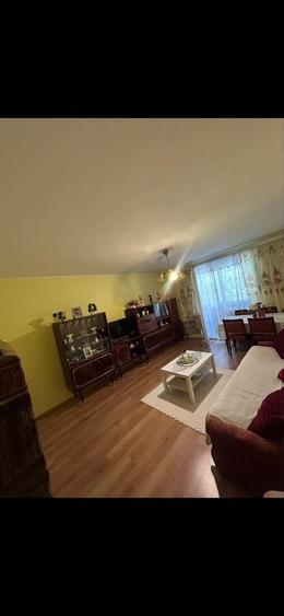 Apartament cu 4 camere în Hălchiu