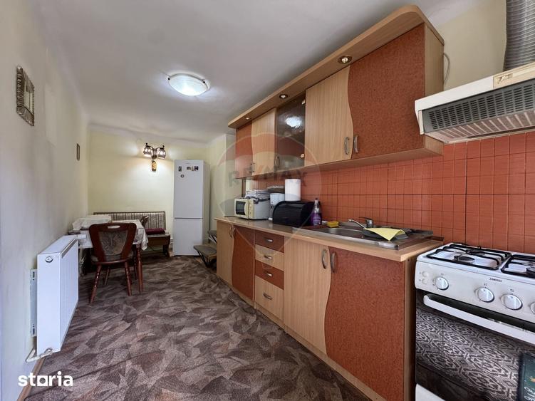 Casă cu 7 camere cu Teren 1026 Mp în Dârlos