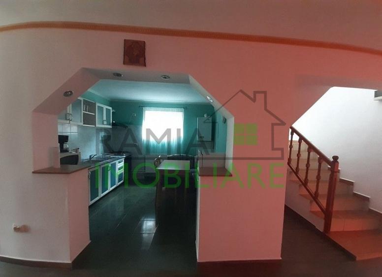 Casă cu 5 camere cu Teren 1000 Mp în Bran